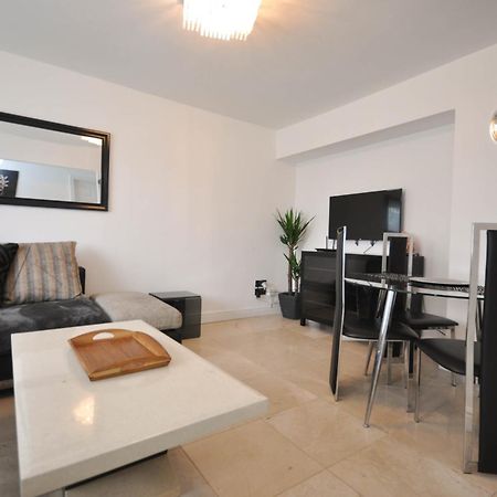 Modern 2 Bed Apartment Лутън Екстериор снимка