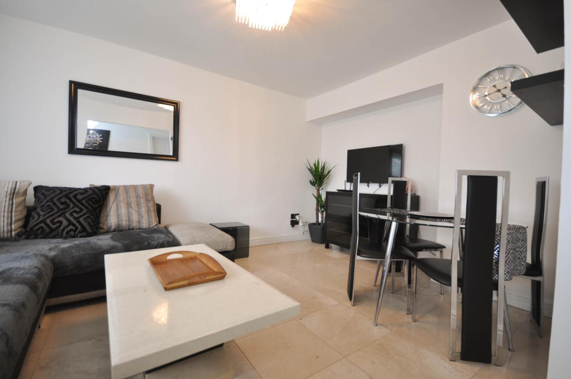 Modern 2 Bed Apartment Лутън Екстериор снимка