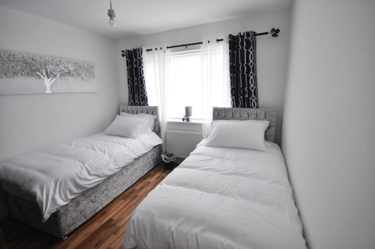 Modern 2 Bed Apartment Лутън Екстериор снимка