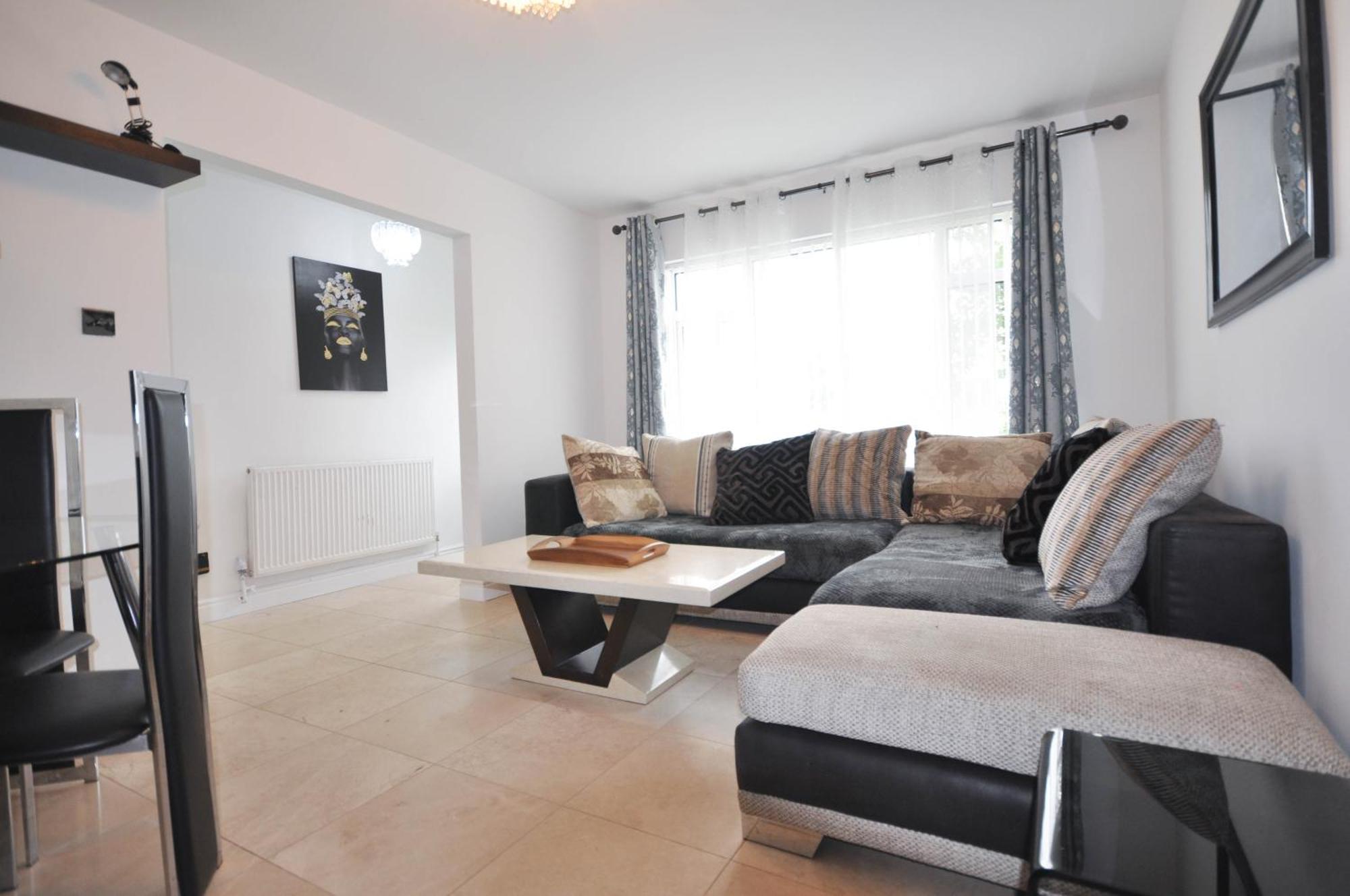 Modern 2 Bed Apartment Лутън Екстериор снимка