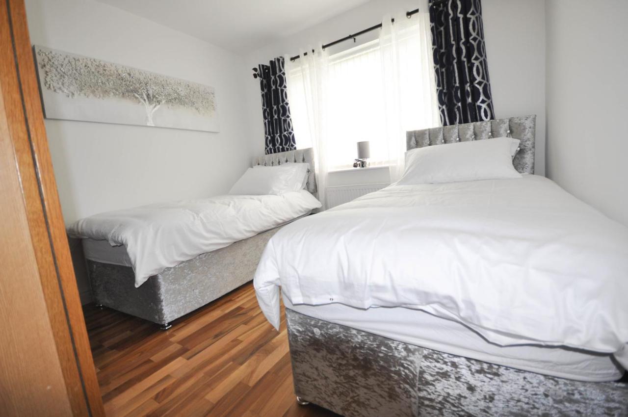 Modern 2 Bed Apartment Лутън Екстериор снимка