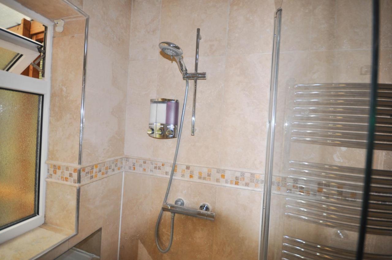 Modern 2 Bed Apartment Лутън Екстериор снимка