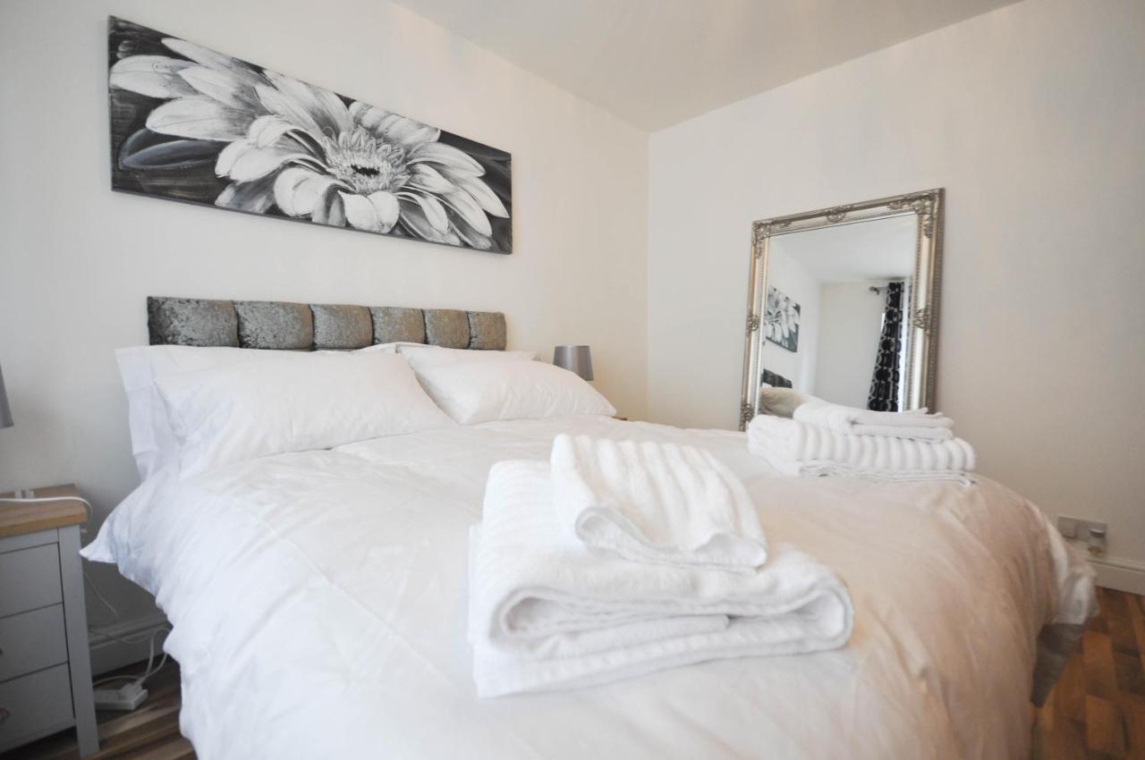Modern 2 Bed Apartment Лутън Екстериор снимка